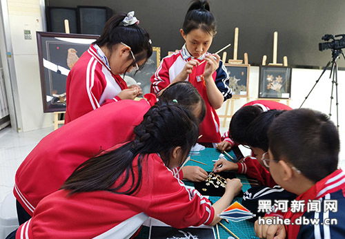 制作麥秸畫太有趣了